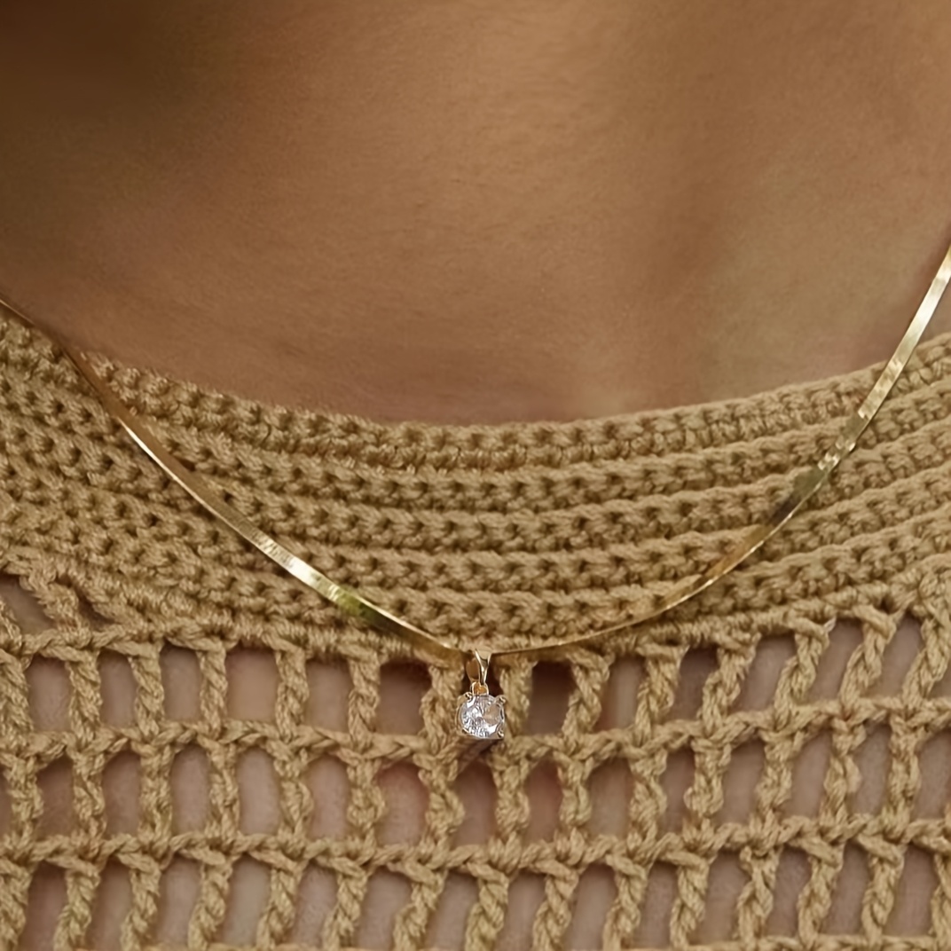 A Classic Vacation-Style Necklace Featuring a Sparkling Cubic Zirconia Stainless Steel Blade for Women