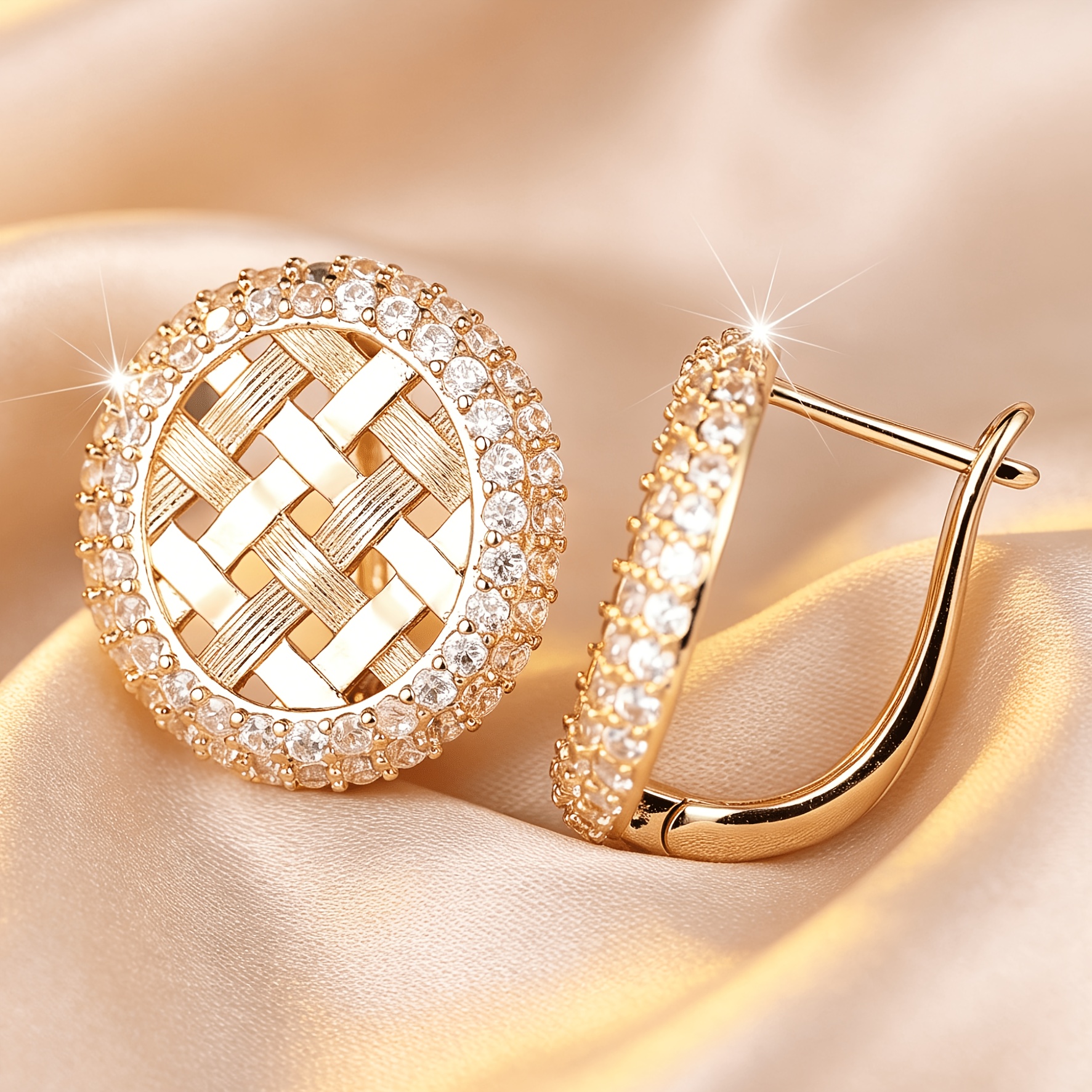 Exquisite Unisex Ear Hoop with White Synthetic Zircon
