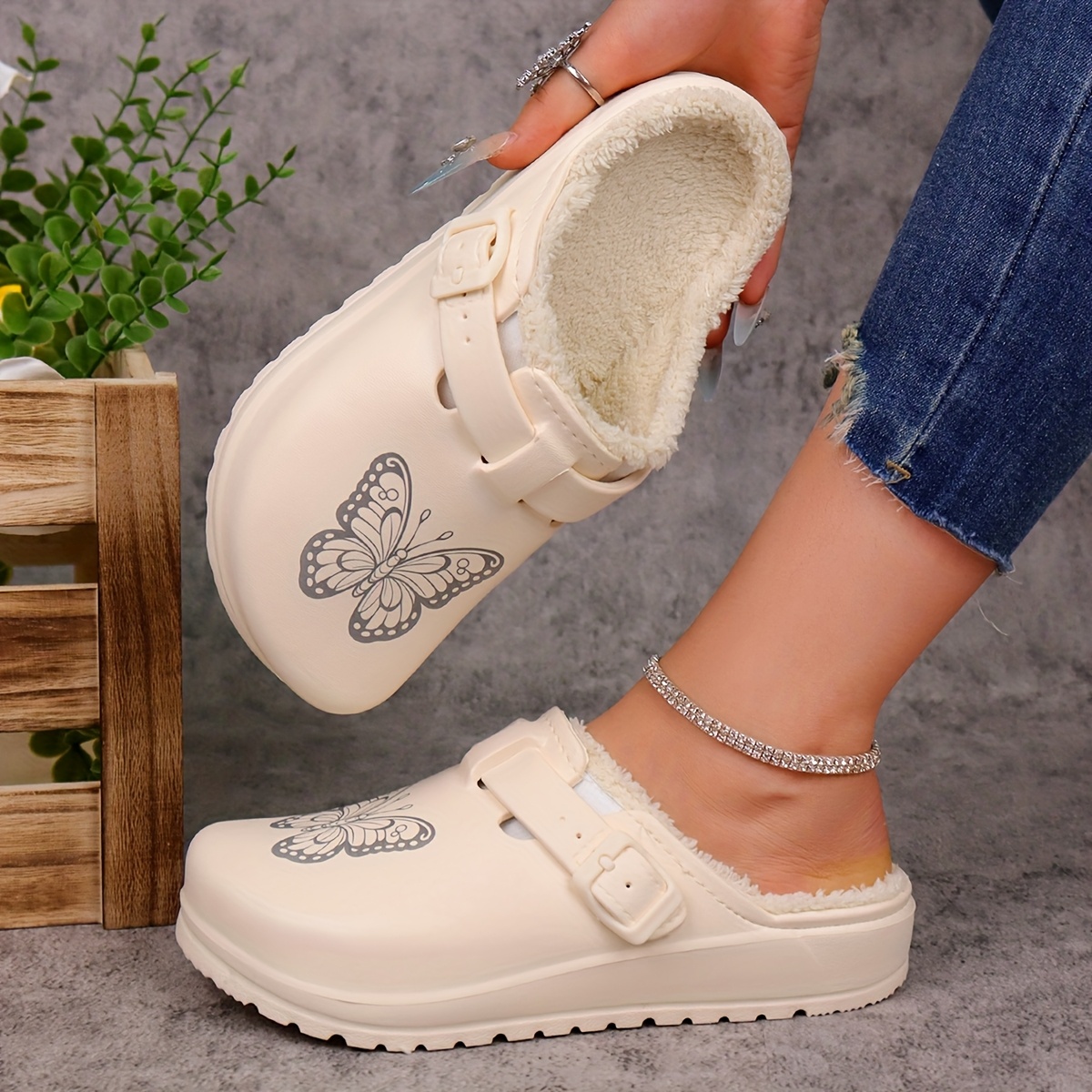 Image of Women's Closed-toe Shoes - Lightweight Eva Non-slip Shoes With Adjustable Strap, Pattern Slippers, Adjustable Strap, Warm-plush Lined, Fun Pattern Shoes, Durable Winter Shoes, Women Shoes
