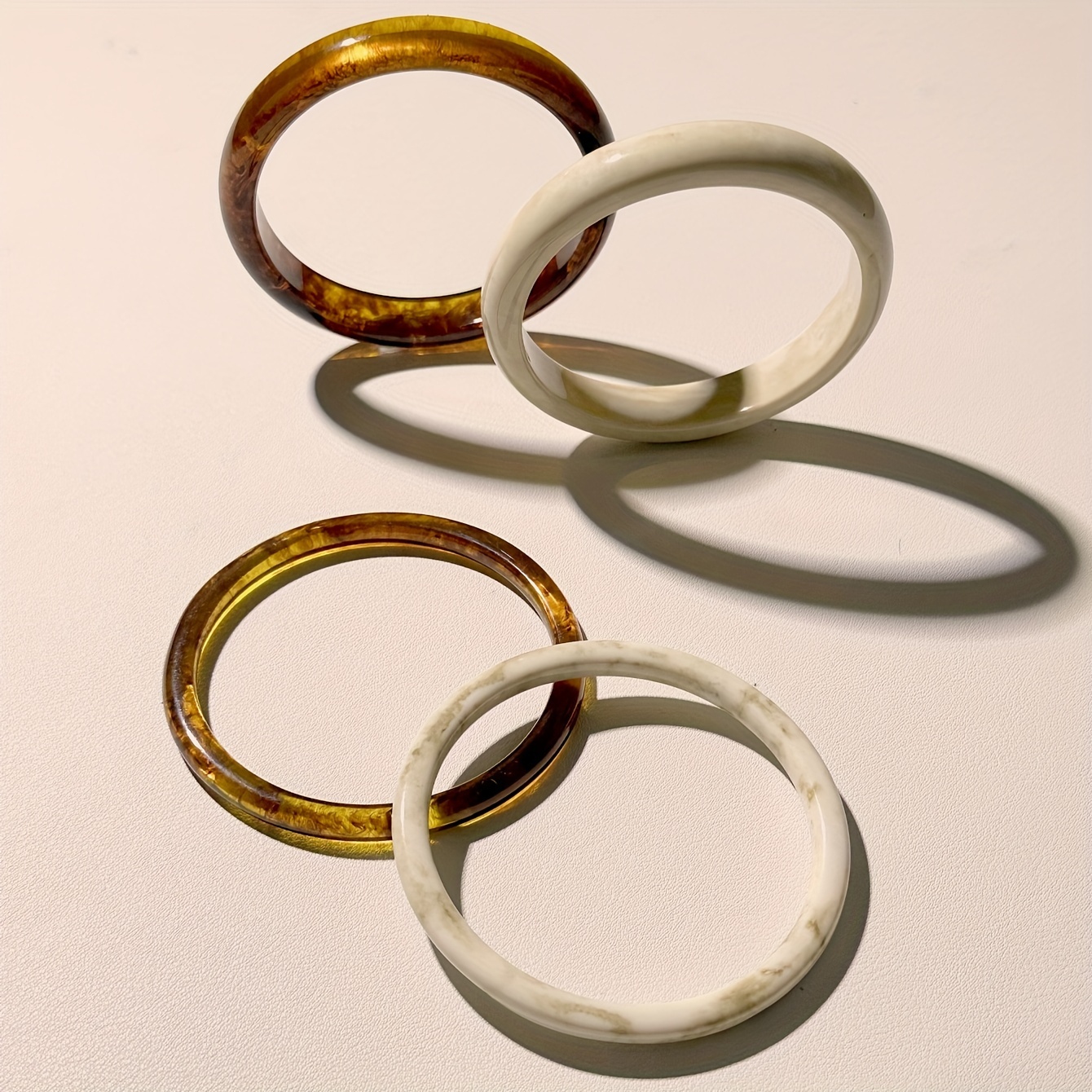 Image of 4pcs/set Niche Women's Resin Beige Amber-colored Bangle Set For Attending Banquets, Parties, And Daily Wear, Matching Dresses To Show High And Elegant, Gift For