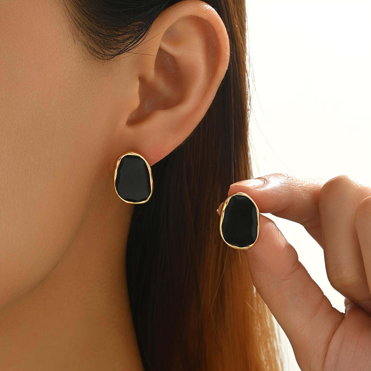 2 Pcs Of European And Vintage Hong Style Ear Studs