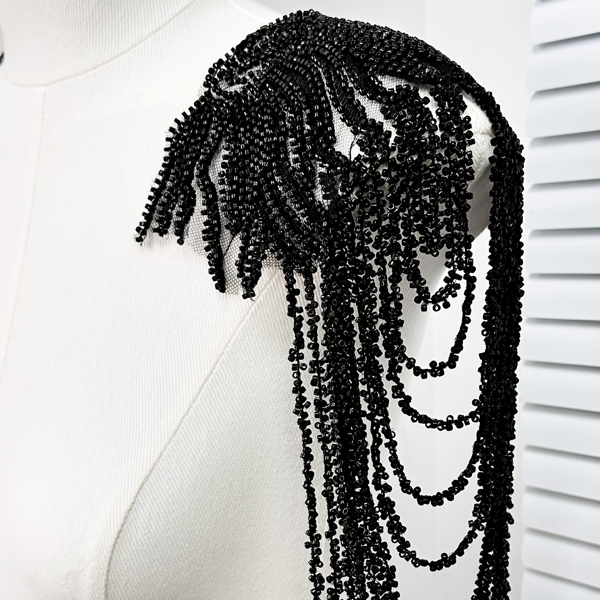 E-shop 1 schwarzes Schulter-Ornament mit Perlen-Quasten-Kette, DIY-Näh-Applikation, Mode-Accessoire