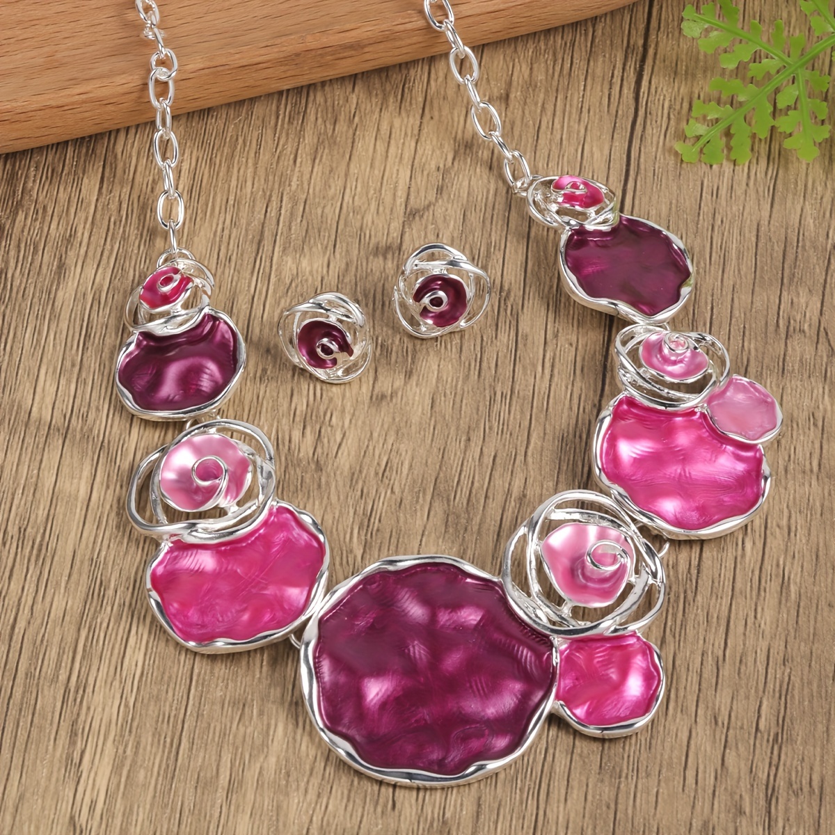 

Hand-painted Magenta Rose Necklace And Earrings Set, Geometric Round Hollowed Zinc Alloy Jewelry, Elegant & Simple Style For Outdoor, Photo Shoot, Wedding, Banquet Accessories For Women