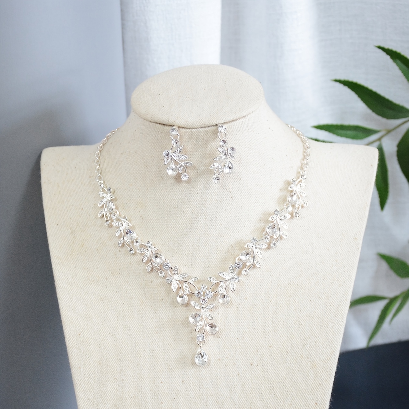 TEMU Un ensemble de collier et de boucles d'oreilles tendance et élégant, ensemble de bijoux étincelants pour fête, mariage, fiançailles, cadeau pour