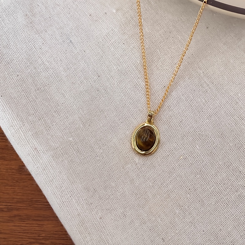 Image of A Fashionable, Exquisite And Light Luxury Oval Pendant Necklace With A Tiger Stone Pendant And A Bohemian Style. A Popular Accessory For Ramadan Festivals, Vacations And Parties