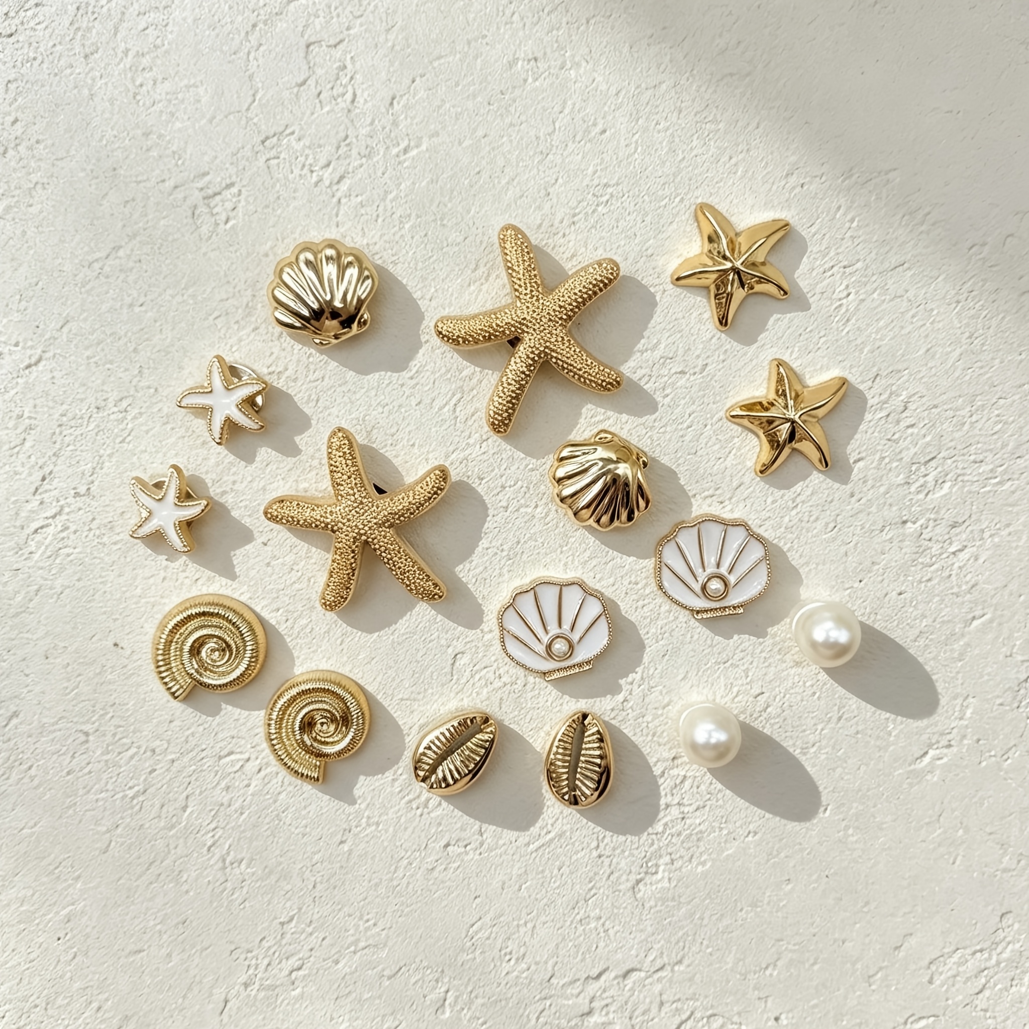TEMU 16 breloques dorées pour chaussures (étoile de mer, , perles artificielles), pendentif, idéal pour sabots, pantoufles et chaussures de plage,