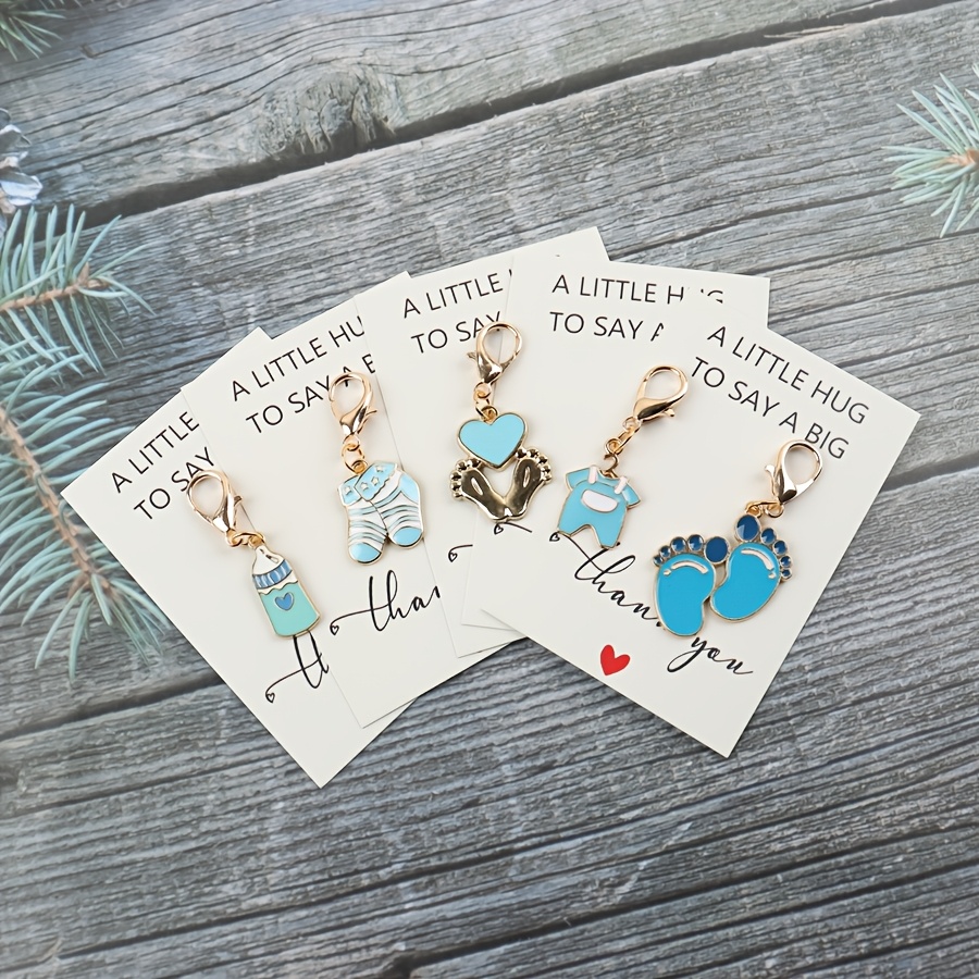 E-shop 2D Flat, 2D Flat - 2D Flat, 2D Flat - Geschenk für Sie/Ihn Set mit 5 bezaubernden Schlüsselanhängern mit rosa und blauen Baby-Fußabdrücken, als