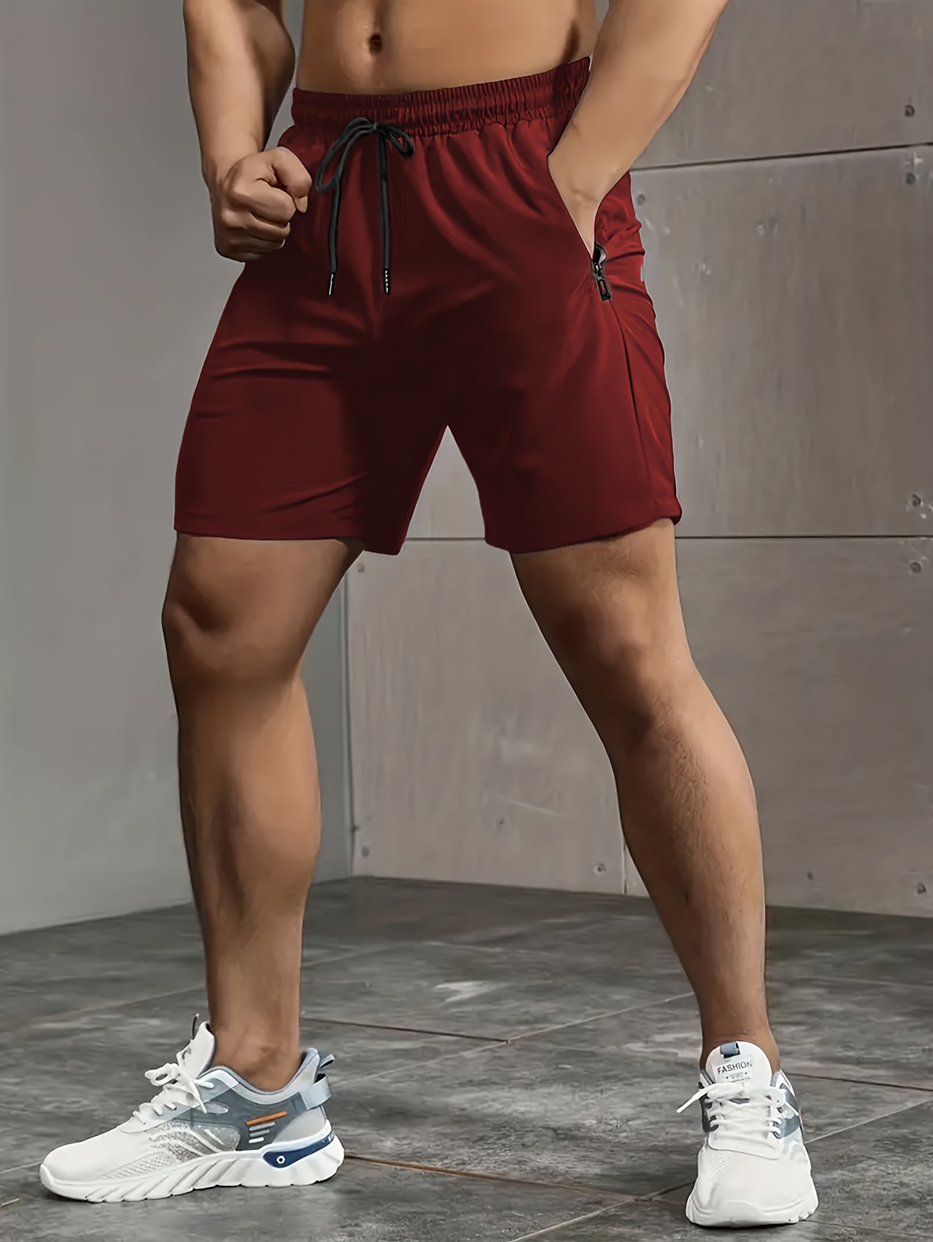 A Pair of Men'S Casual And Minimalist Style Comfortable Shorts, Featuring Letter Print Pockets And Drawstrings, Suitable for Summer Outdoor Fitness Wear, Quick-Drying Comfortable Shorts with Slightly Stretchy Elastic Waistband And Drawstring, Ideal for Gym Workouts in The Summer.