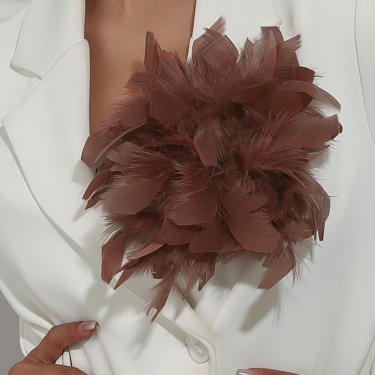Vintage Elegant Hand-Woven Artificial Feather Brooch