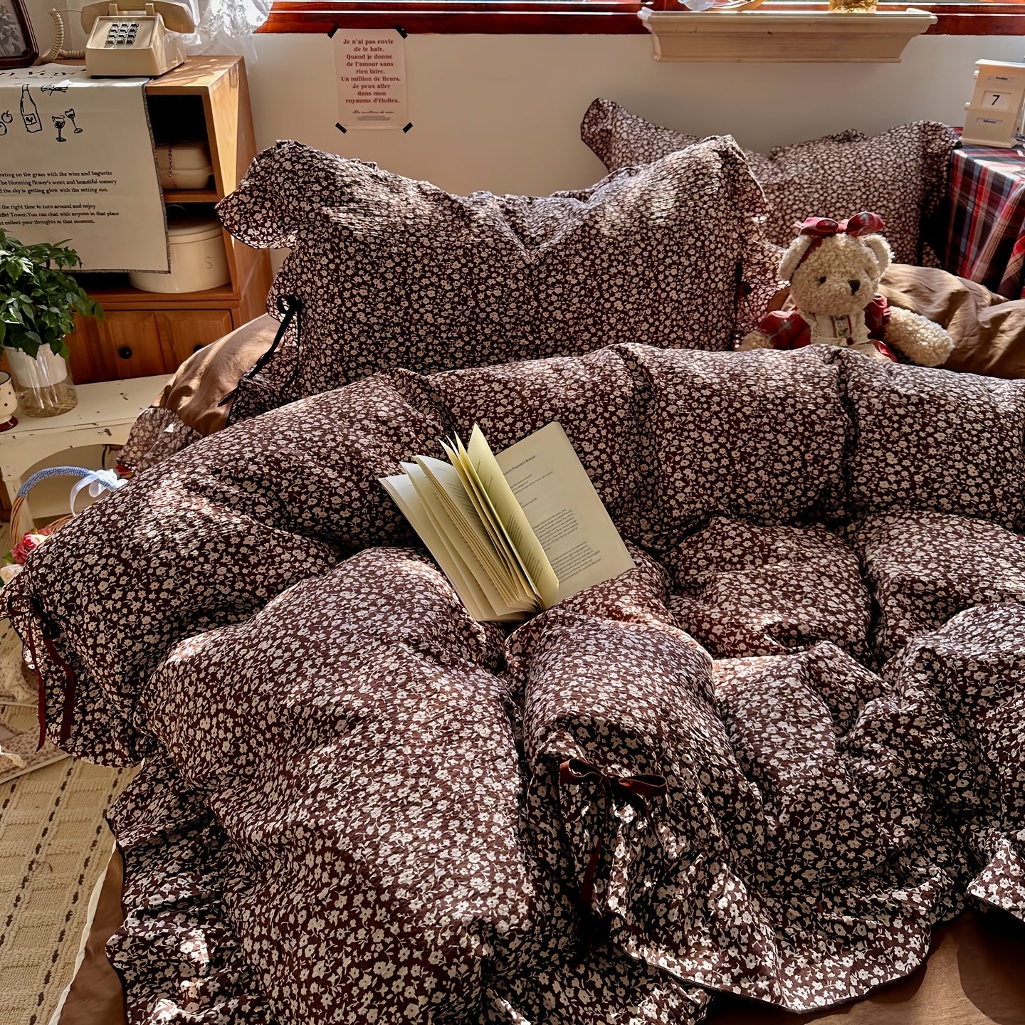 TEMU 3pcs Vintage Floral Bedding, Including 1 Duvet Cover With Bow Decoration And 2 Pillowcases (excluding Any Inserts). The Duvet Cover Features A