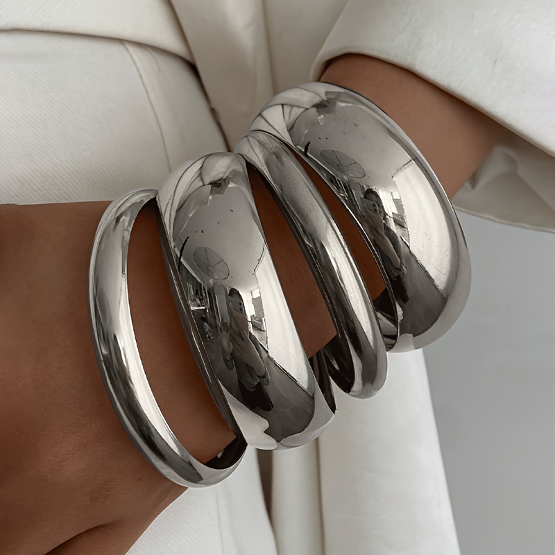 4pcs Vintage Style Thick Hoop Metal Bracelet Set, Elegant Design