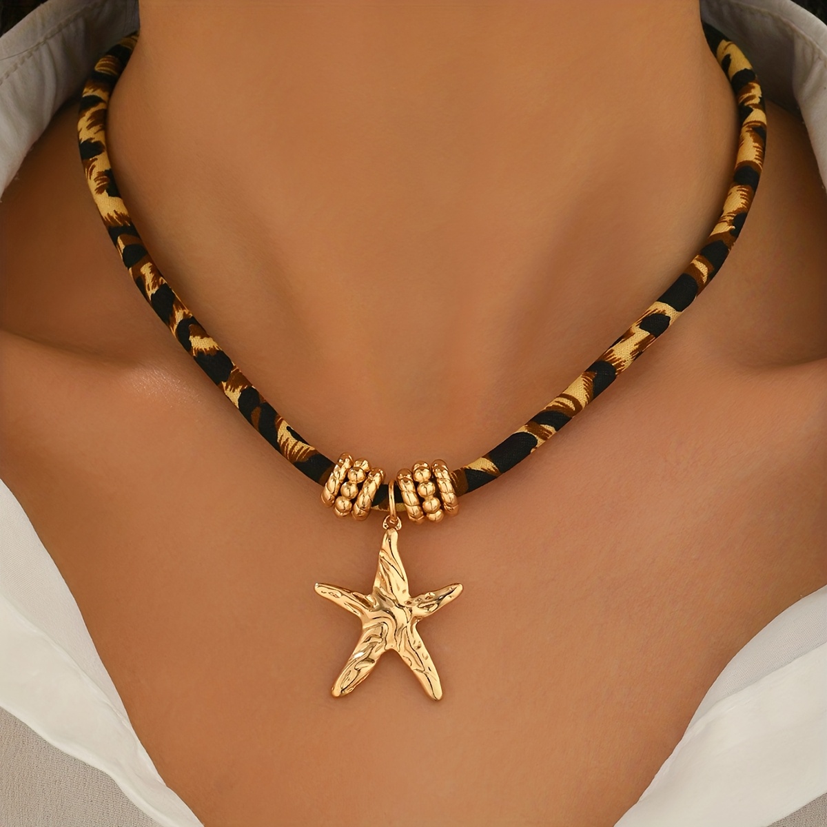 E-shop Eine Halskette mit Anhänger für Damen mit einem Ozean-Thema für Herbst- und Winterurlaube, im Vintage-Bohemian-Stil, mit Metallelementen, einem