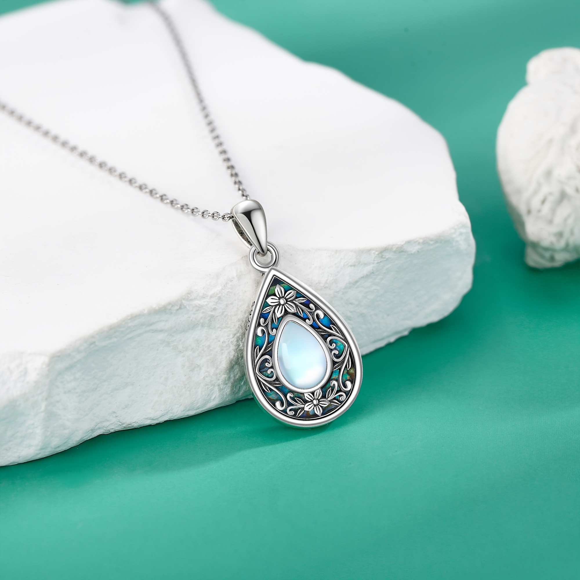 Women's Vintage Style Moonstone Necklace in 925 Sterling Silver