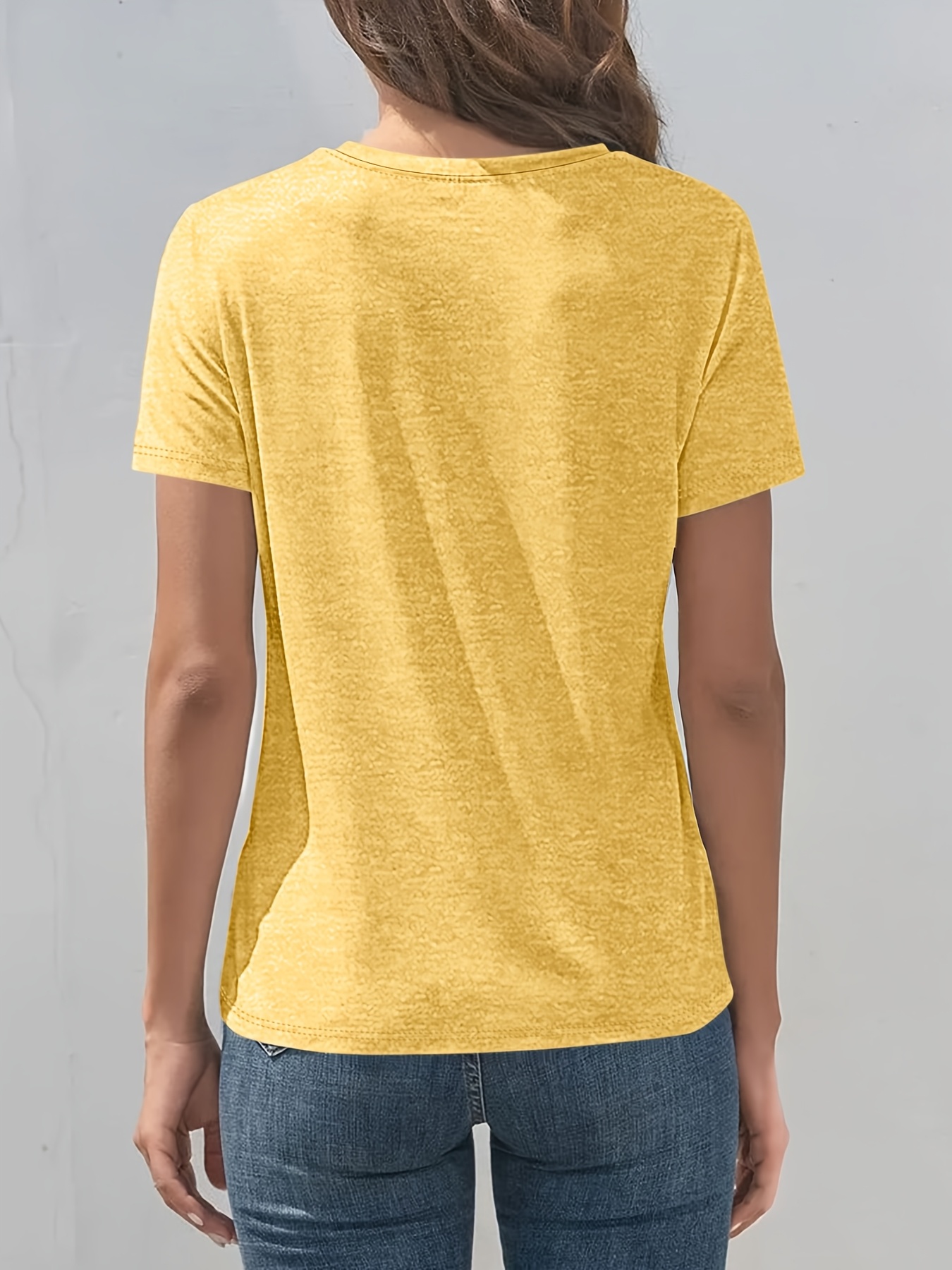 Women'S Stylish Commuting Shirt with Pleated Design at The Chest, Round Neck, And Short Sleeves.