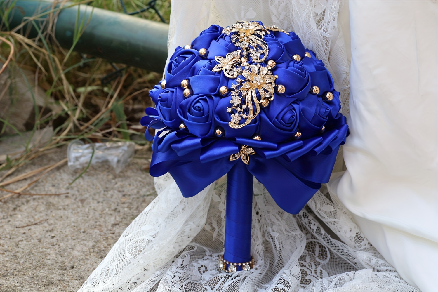   kuyov qizlar uchun buket boy qizil shokoladli güllar, kristal va marjon aksessuarlari bilan to'ldirilgan  to'y to'ylari tafsilotlari 11