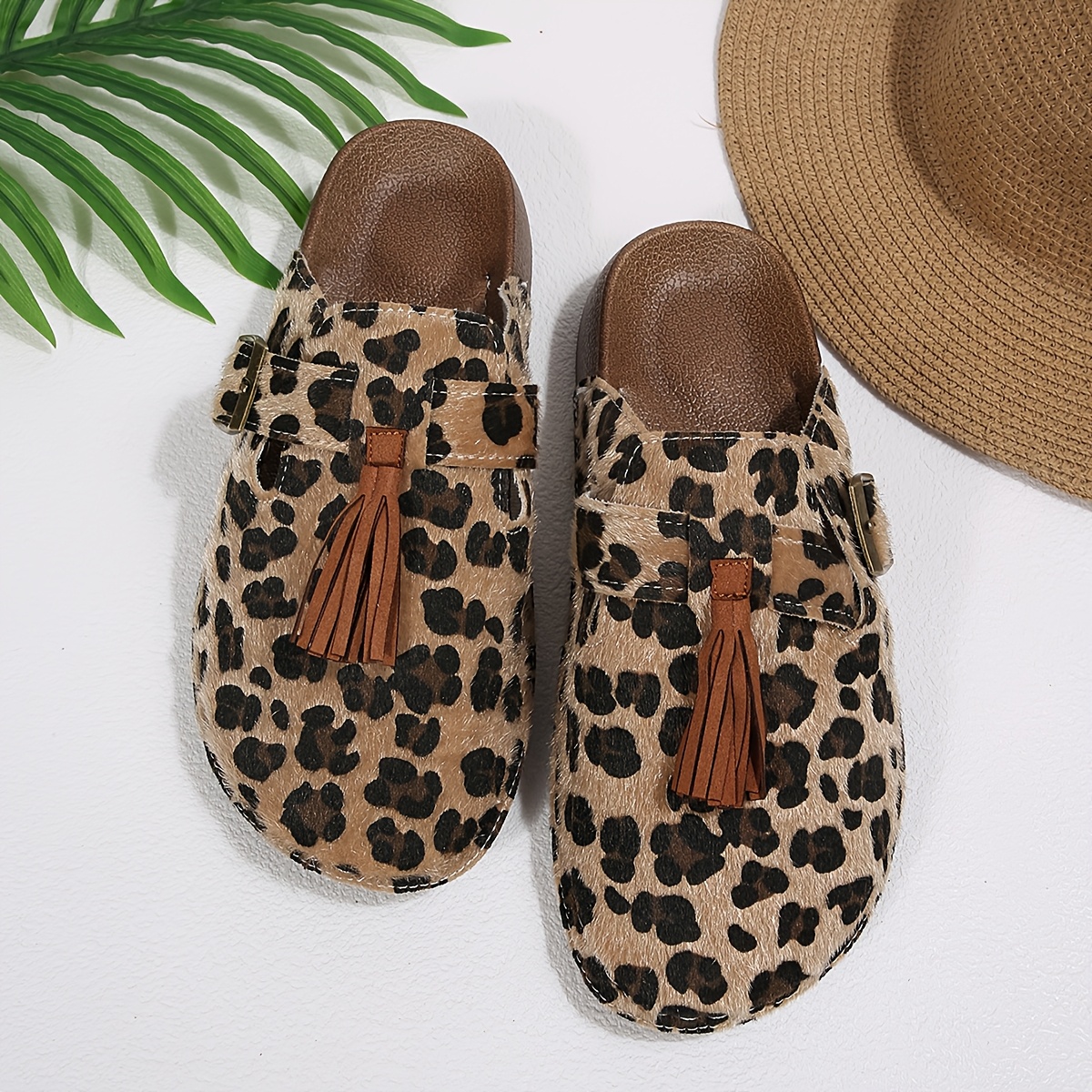 TEMU Nouveaux mules d'été à plat pour femme avec imprimé léopard , bout rond, décoration à pompons, plateforme vintage en de cheval, chaussures