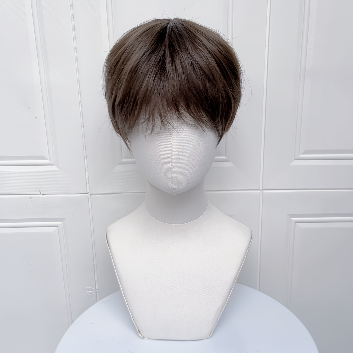 E-shop Eine 15 cm (6-Zoll) Herren-Synthetic-Haarschmuck in Kaltbraun, mit einer Mischung aus koreanisch geprägten, schrägen und Ponyfransen, entwickelt