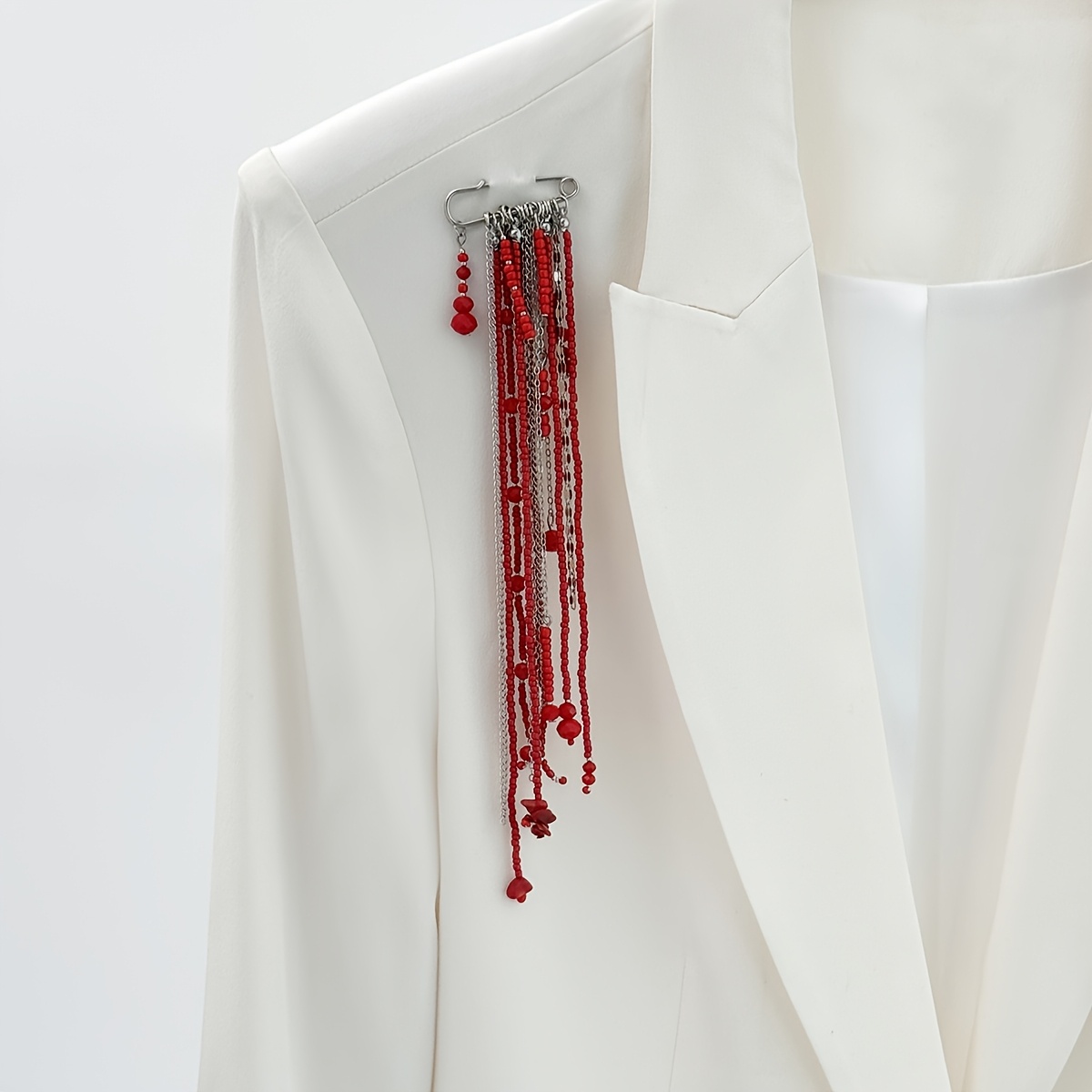TEMU 1 Broche à Pompon et Épingle de Sûreté, Chaîne Multicouche Associée à un Fil de Perles Rondes de Noire et à une Épingle de Revers à Long Pompon,