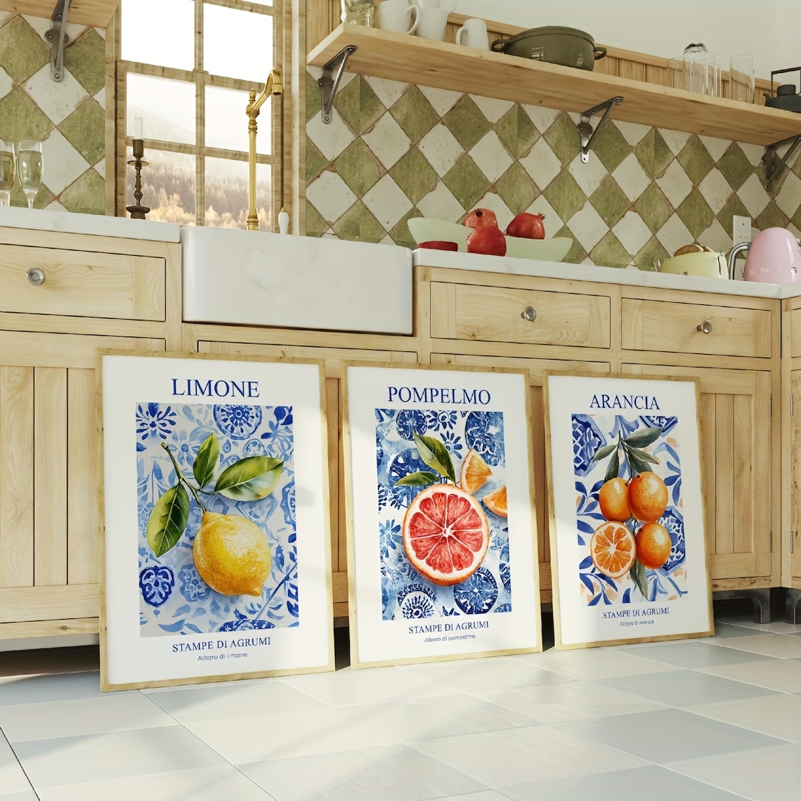 2d  , 2d  , 2d   set od 3 citrus print zidne dekoracije s printom limuna, narandže i grejpfruta. ovi 2d/  printovi na platnu bez okvira inspirirani su italijanskim mediteranskim citrus temama, savršeni za zidnu umjetnost u kuhinji, dekor sobe