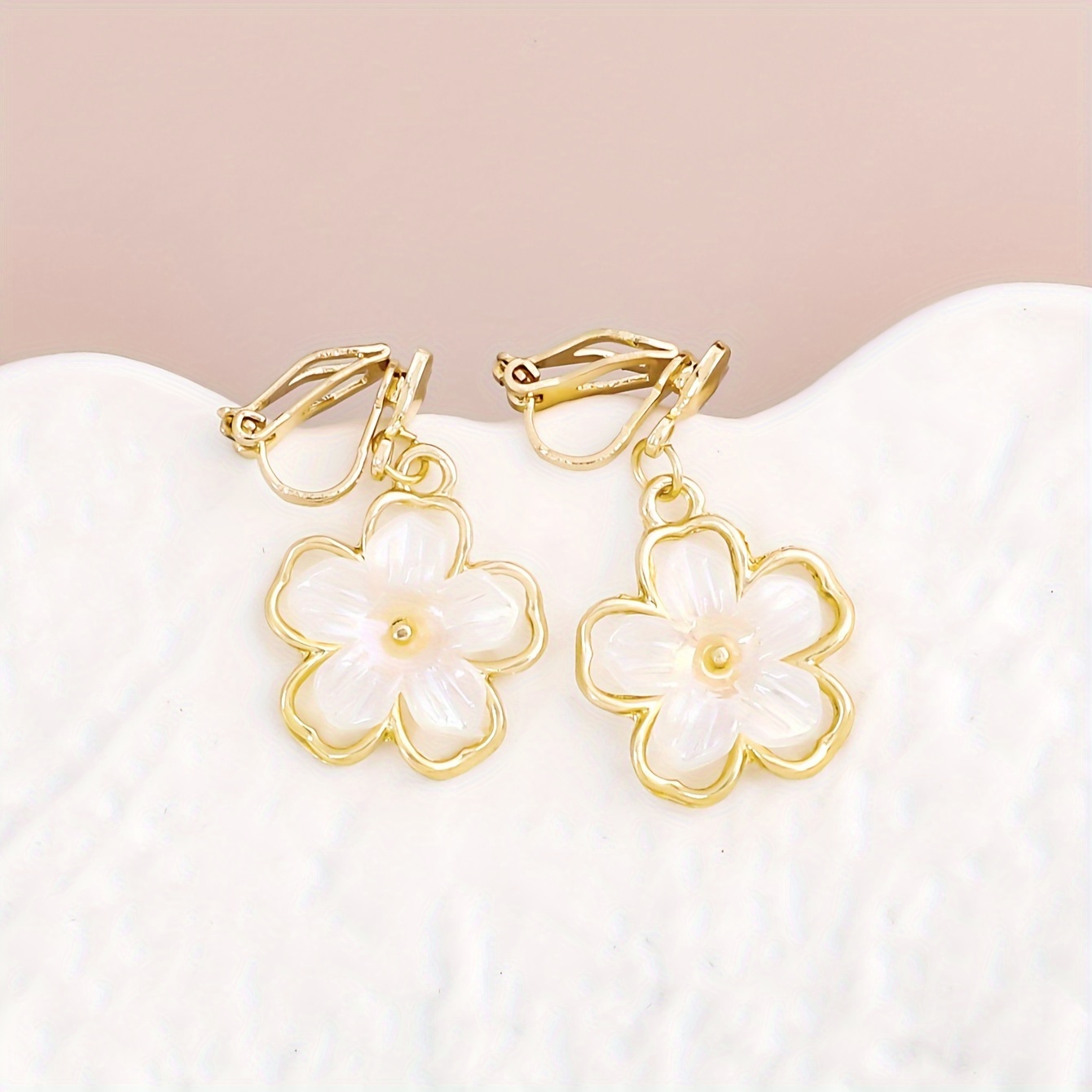 

Style Gentle Korean Style Retro Flower Ins Temperament Earrings No Piercing Ear Clips For Women