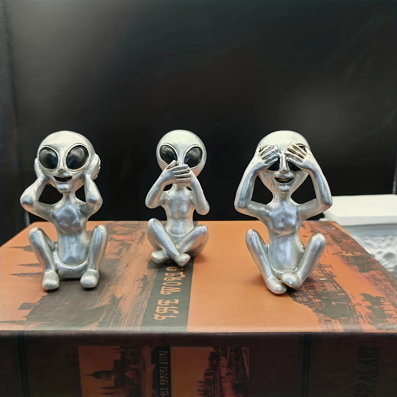 

3 Pieces Resin Alien Figurines: Perfect For Indoor And Outdoor Decor - No Power Required