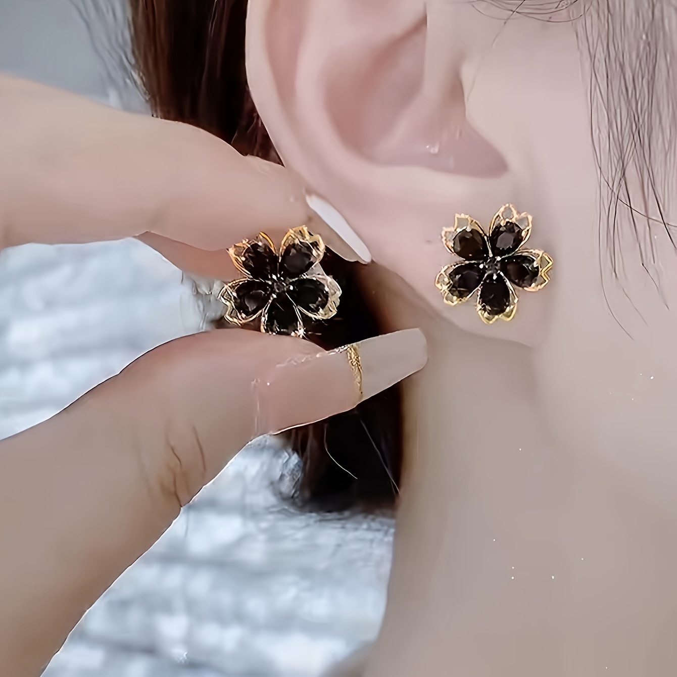 

Elegant Black Flower Earrings: Zinc Alloy, Water Drill, And Stainless Steel - Perfect For Parties, Holidays, And Valentine's Day