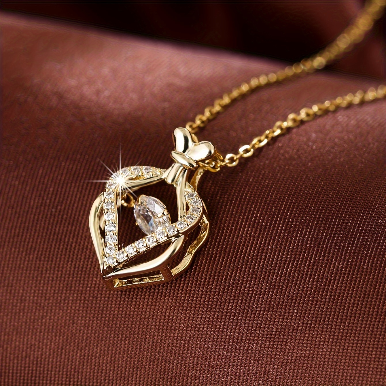 

Elegant Golden-tone Love Heart & Pendant Necklace With Sparkling Cubic Zirconia - Chinese Style Luxurious, Clavicle Chain For & Gifting, Charm Necklace