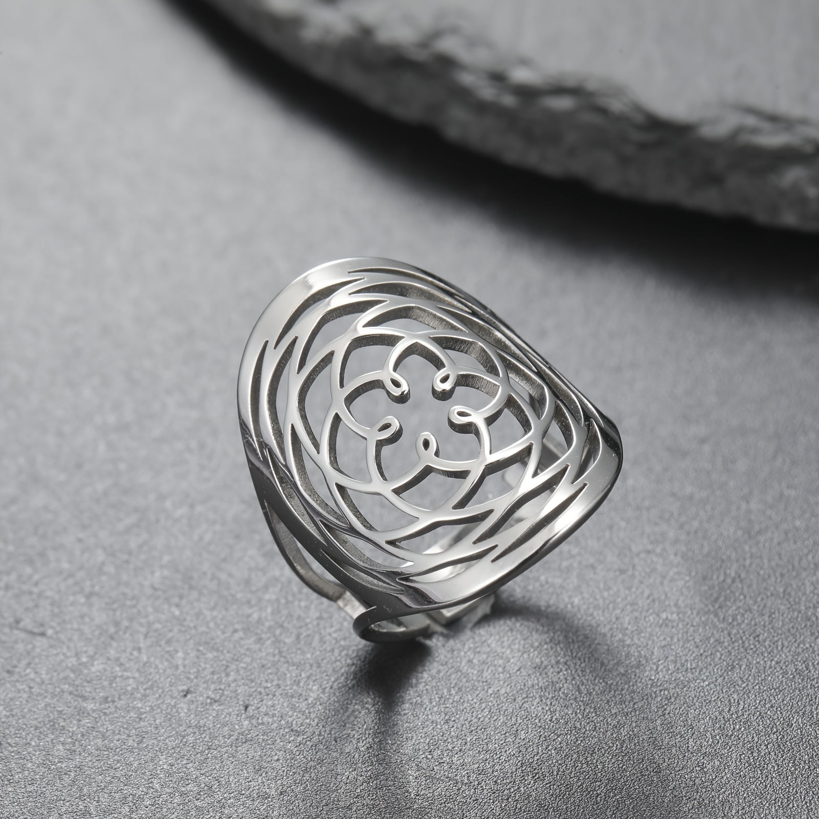 Exquisite Venus Rose Ring, Delicate Openwork Design