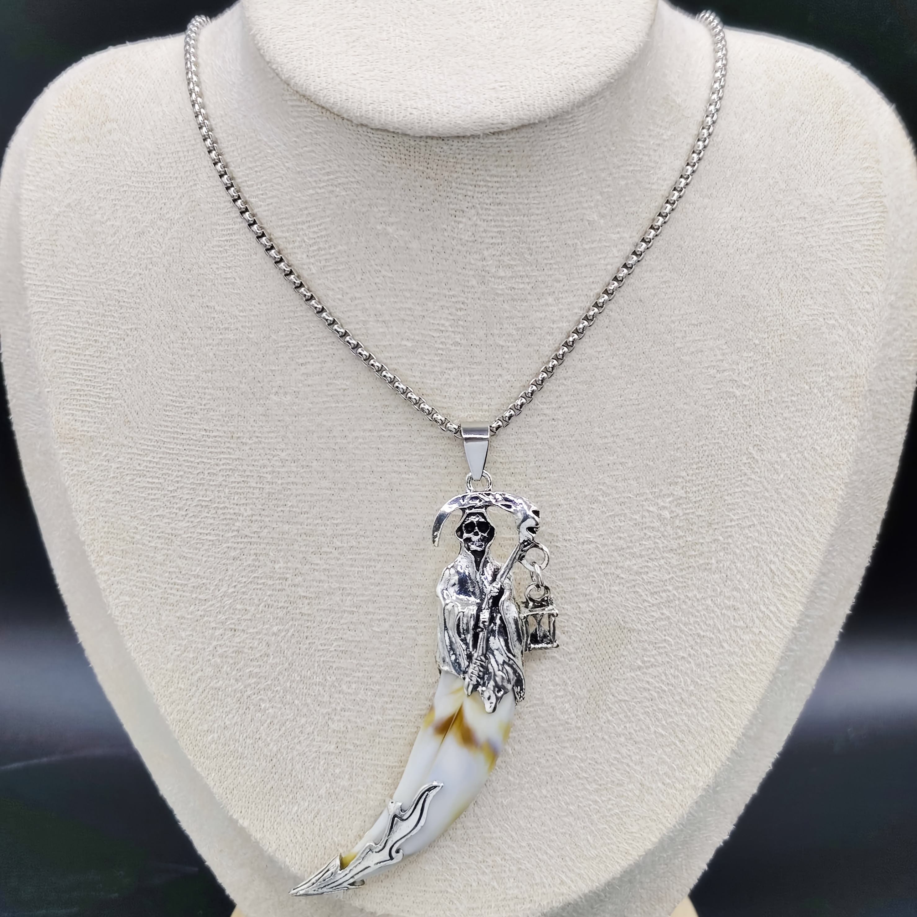 TEMU 1pc Fanged Reaper Necklace, Halloween Party, Fashion Trend, , Hourglass Skull Pendant Necklace, Unisex Dark Gothic Niche Personality Wolf Tooth