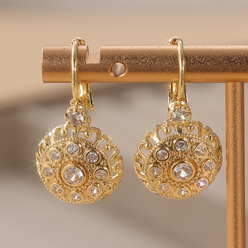 E-shop Modische und exquisite, böhmisches Retro-Stil, florale Blumenform, kombiniert mit weißen synthetischen Zirkonia-Ohrringen, Damenohrringe,