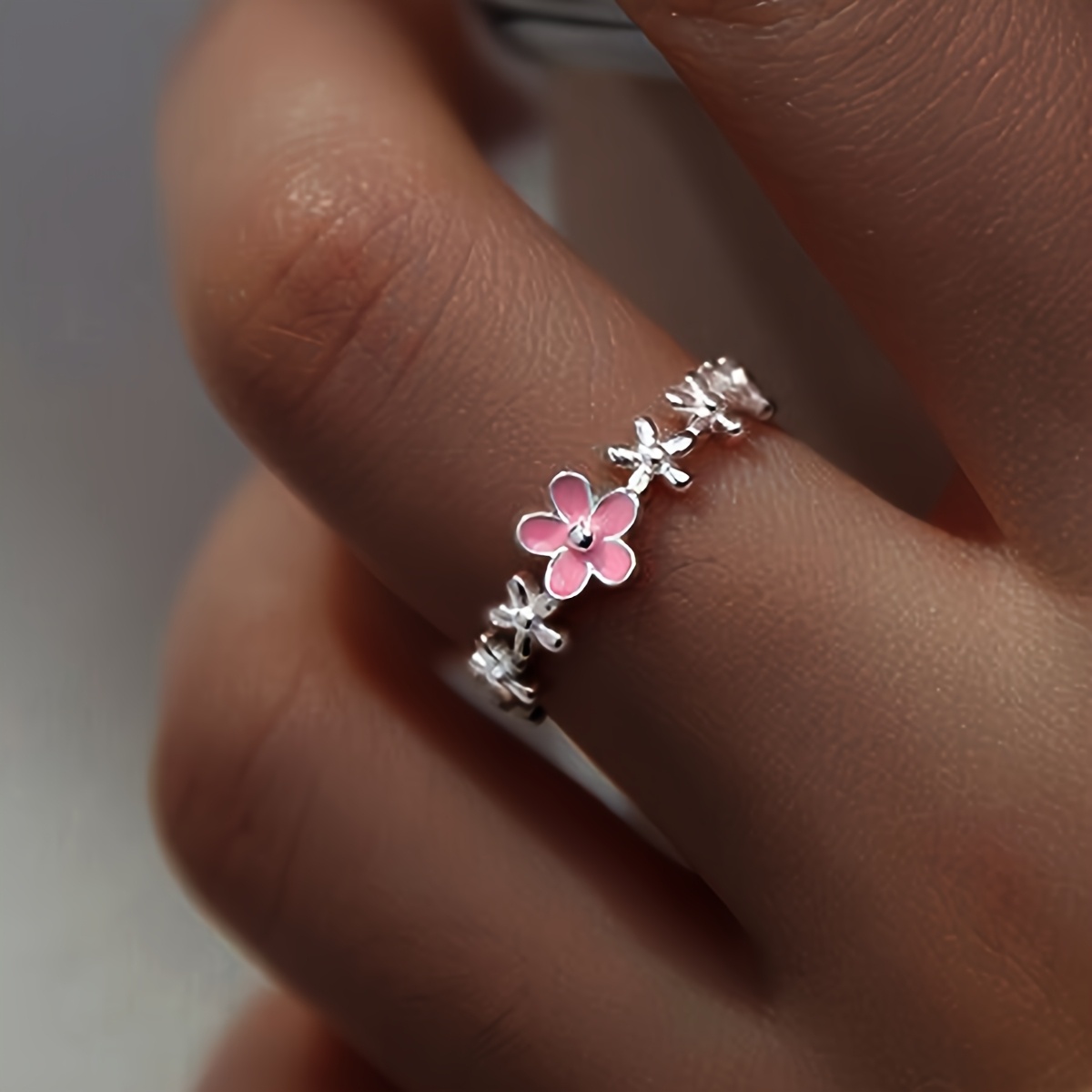 Beautiful Women's Ring, Perfect Gift for Weddings & Parties