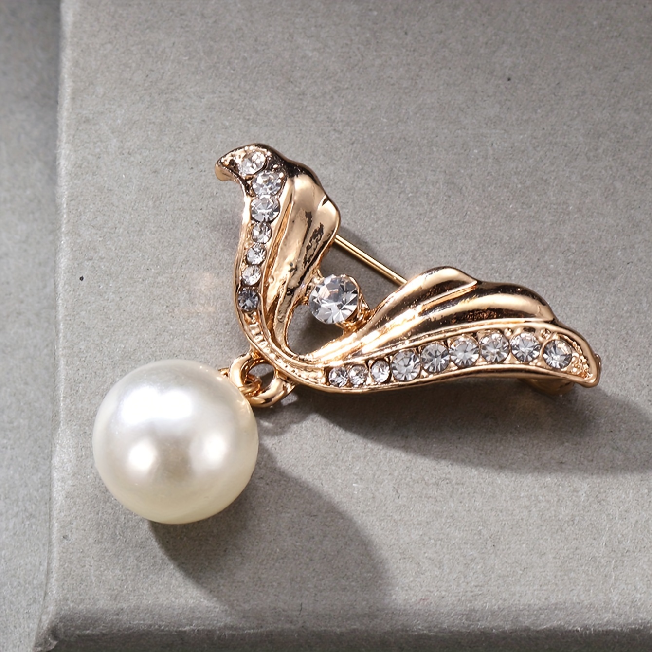 

An Elegant Vintage Pearl Pendant With Wings Brooch For Women's Holiday Birthday Date Ball Banquet Wedding Party Vacation Shopping Commuting Accessories