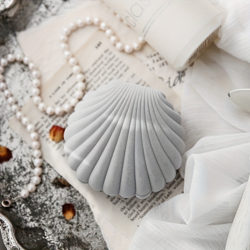 Shell-shaped Velvet Jewelry Earring Display Box