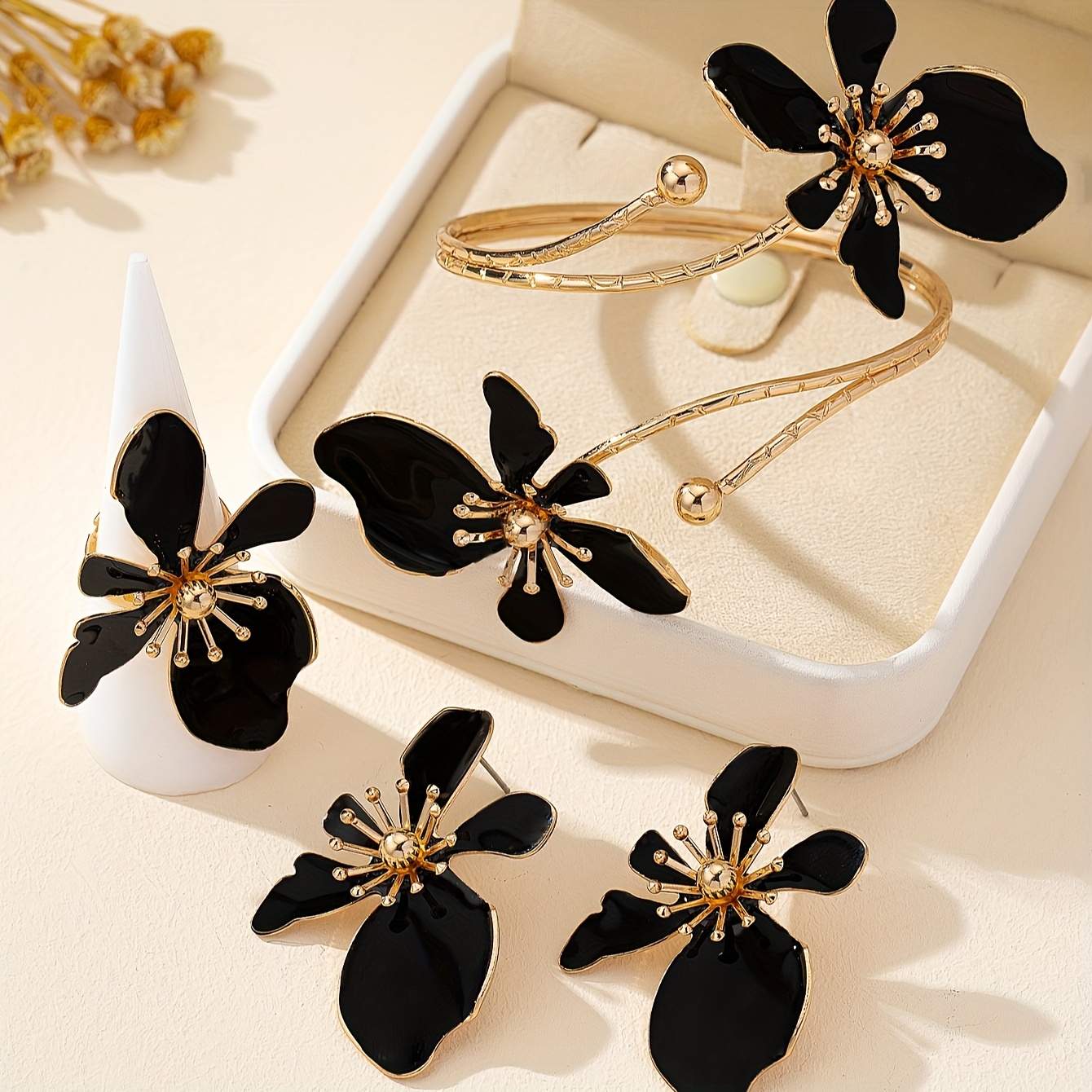 TEMU Un ensemble de quatre boucles d'oreilles, bagues et bracelets en émail élégantes et sexy, parfaits pour les tenues de tous , les vacances et les