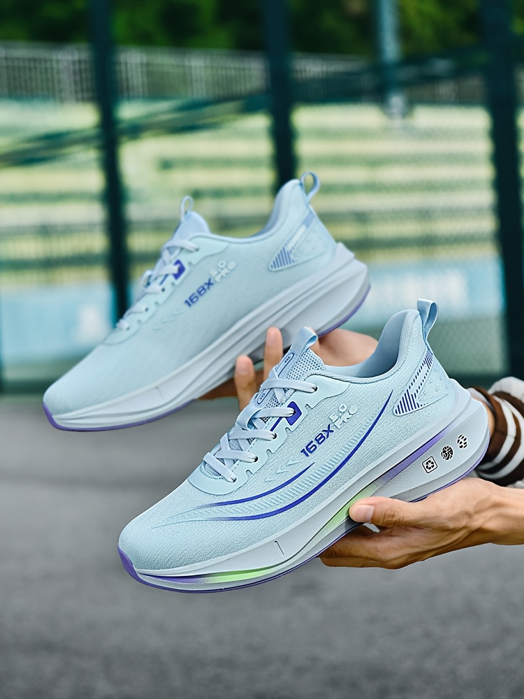 Chaussures de Course pour Hommes – Légères et Respirantes, Semelle Souple Amortissante Pour Usage sur Route & Sentier Chaînes Multifonctionnelles Antidérapants Adaptées au Marathon Triathlon VTT Cyclisme Gym Aérobic Randonnée Alpinism Port Quotidiens Mode Urbaine Style Sport Chaussettes d'Entraînements en Salle Entrainement à la Coupe du Monde Moderne Conception Durable Construction Solide Coussinée