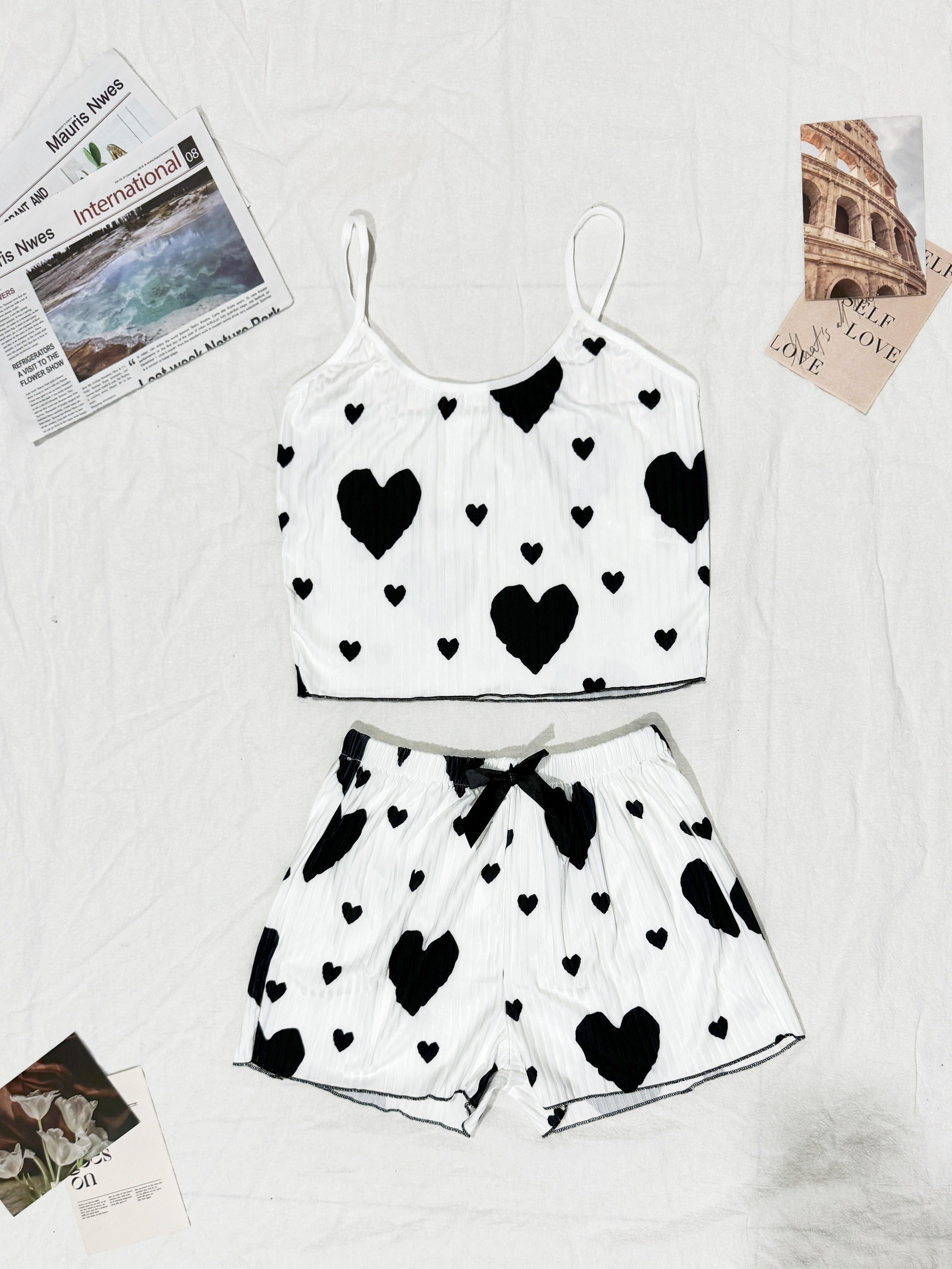 Tela de punto texturizado con estiramiento sexy corto camisón de impresión y pantalones cortos, un conjunto de dos piezas con una gran impresión de corazón multicolor, perfecto para ropa de dormir y ropa de estar en casa para mujeres. - Imagen 5