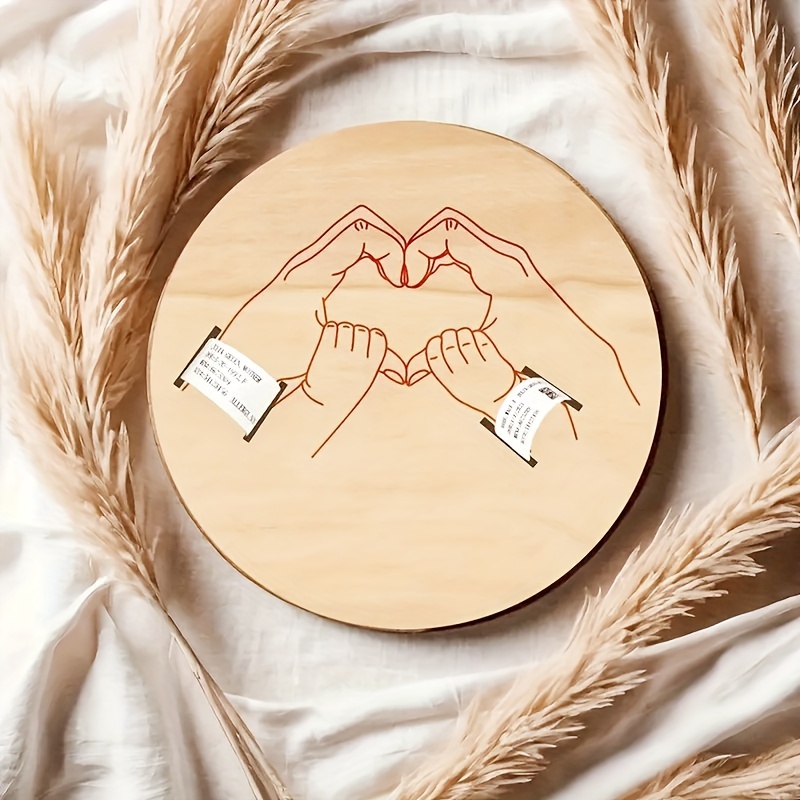 

Wooden Bracelet Keepsake - Engraved Round Plaque, Day & Family , Ideal Gift, Laser-cut Design For Holidays