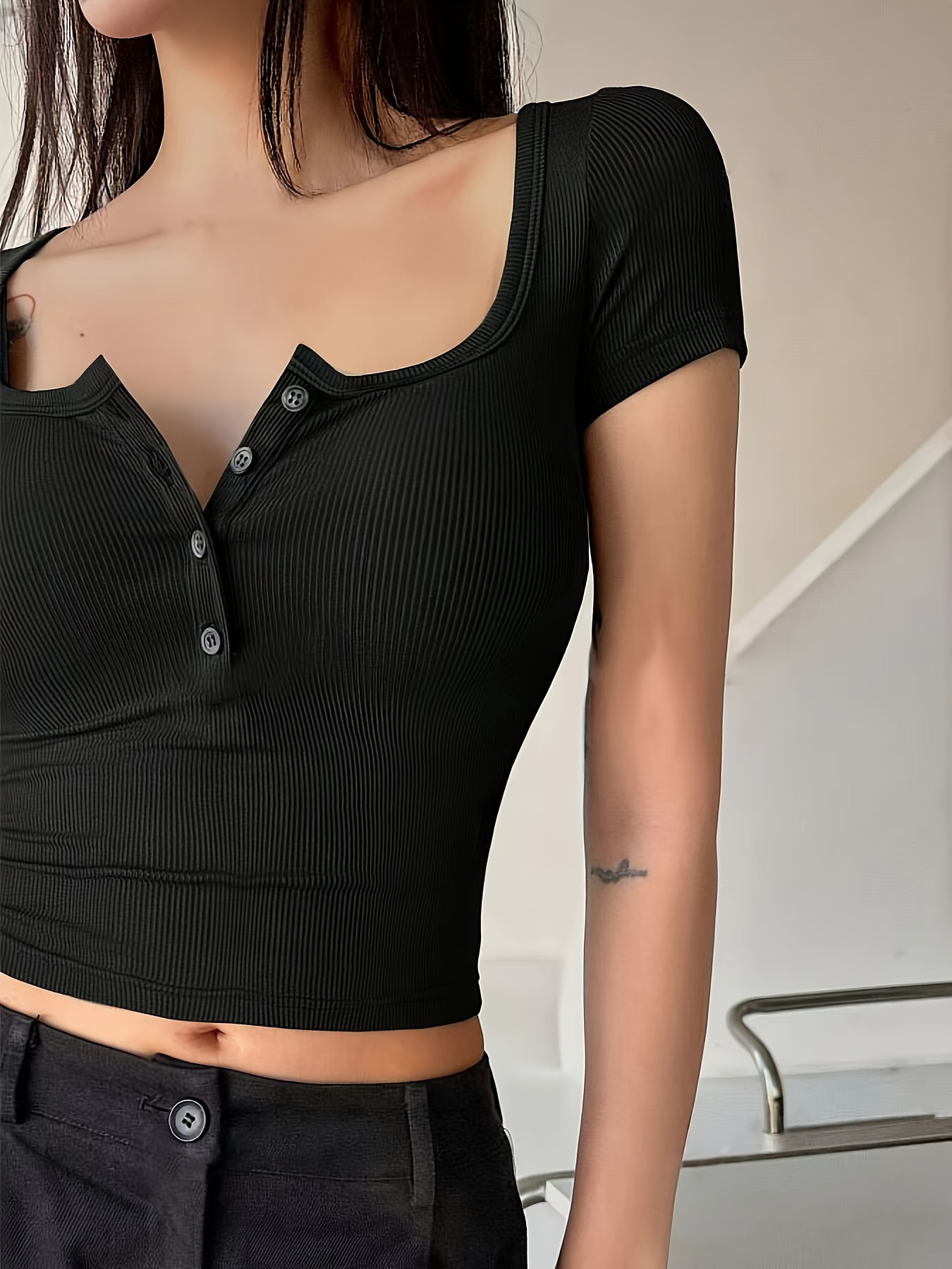 Solid Color Scoop Neck T-shirt, Elegant Short Sleeve Slim Fit Top For Spring & Summer, Women's Clothing