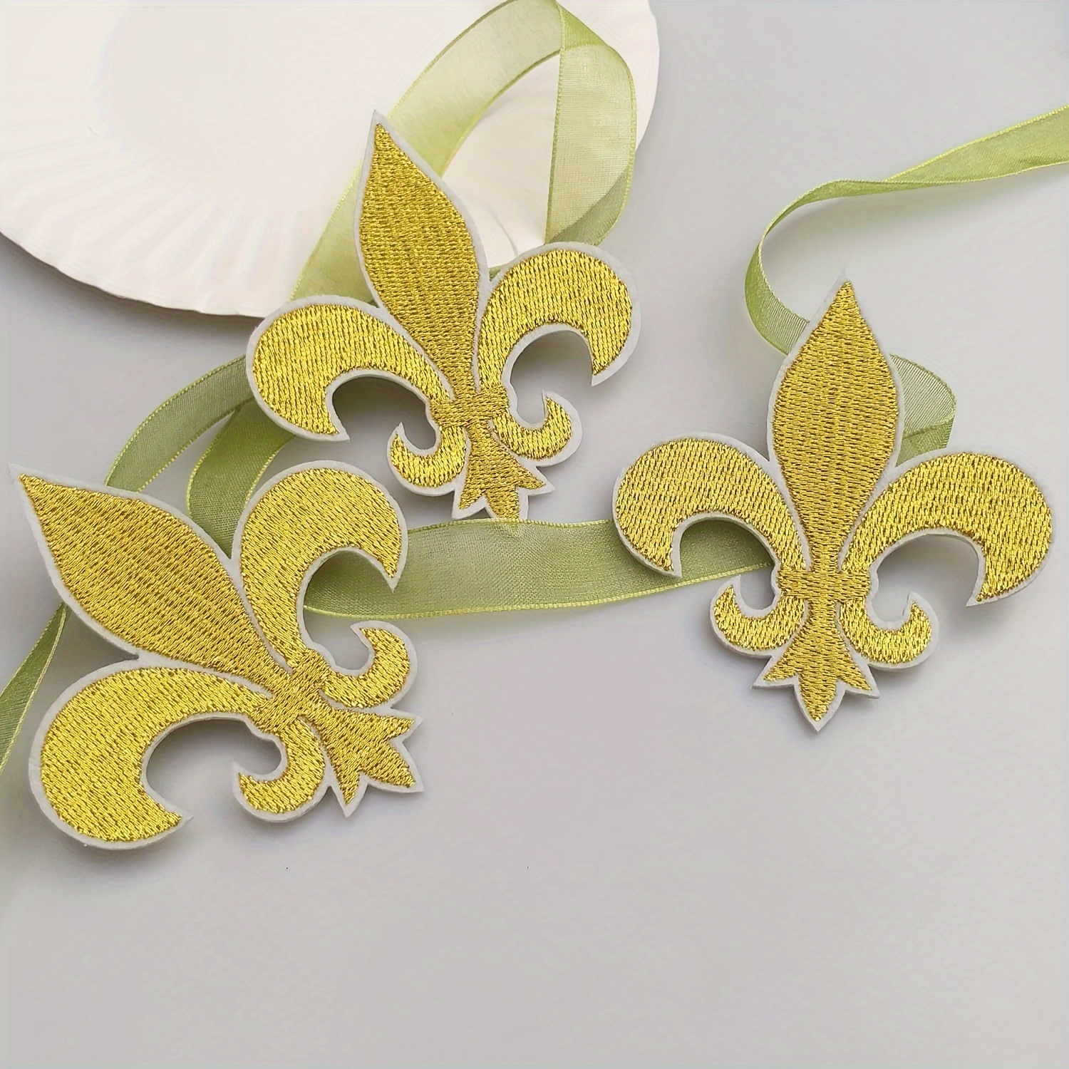 

6pcs Fleur-de-lis Embroidery Patches, Mixed Color Iron-on Appliqué For Clothes And Diy Crafts