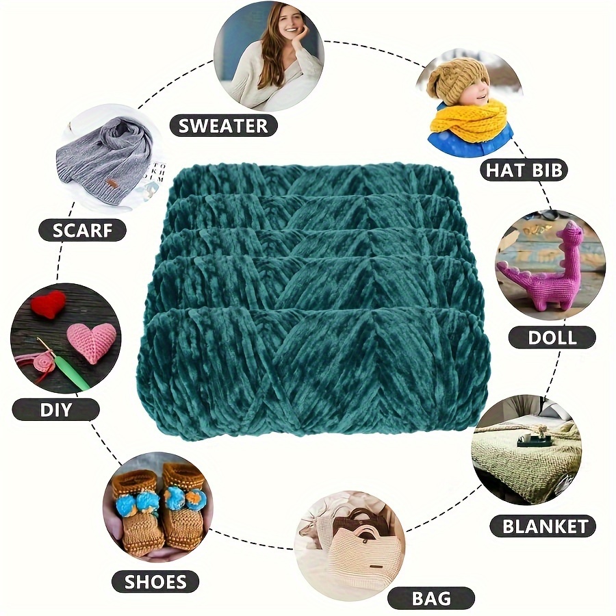5 vnt. 100G šenilinės siūlų rinkinys – puikiai tinka nėrimui, mezgimui ir siūlų projektams – spalvos: balta, raudona, juoda, smėlio ir dramblio kaulo – 100% poliesteris – 23 cm/9 col. ilgio – 7 cm/2,7 col. skersmens