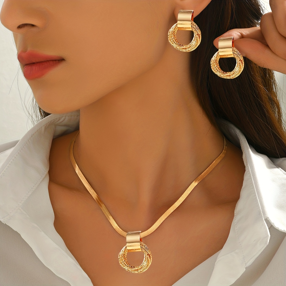 E-shop 2-teiliges elegantes Schmuckset für Damen im orientalischen Stil, bestehend aus Halskette und Ohrsteckern, modischer trendiger metallischer