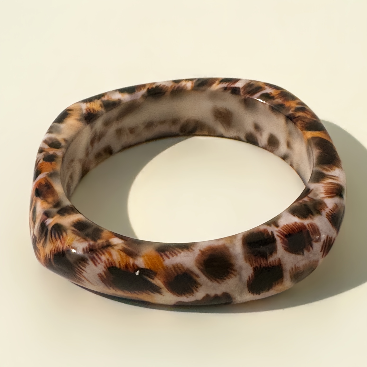 TEMU 1pc Individual Retro Leopard Print Resin Round Bracelet Geometric Irregular Gradient Wide Band Suitable For Women's Banquet Gift For