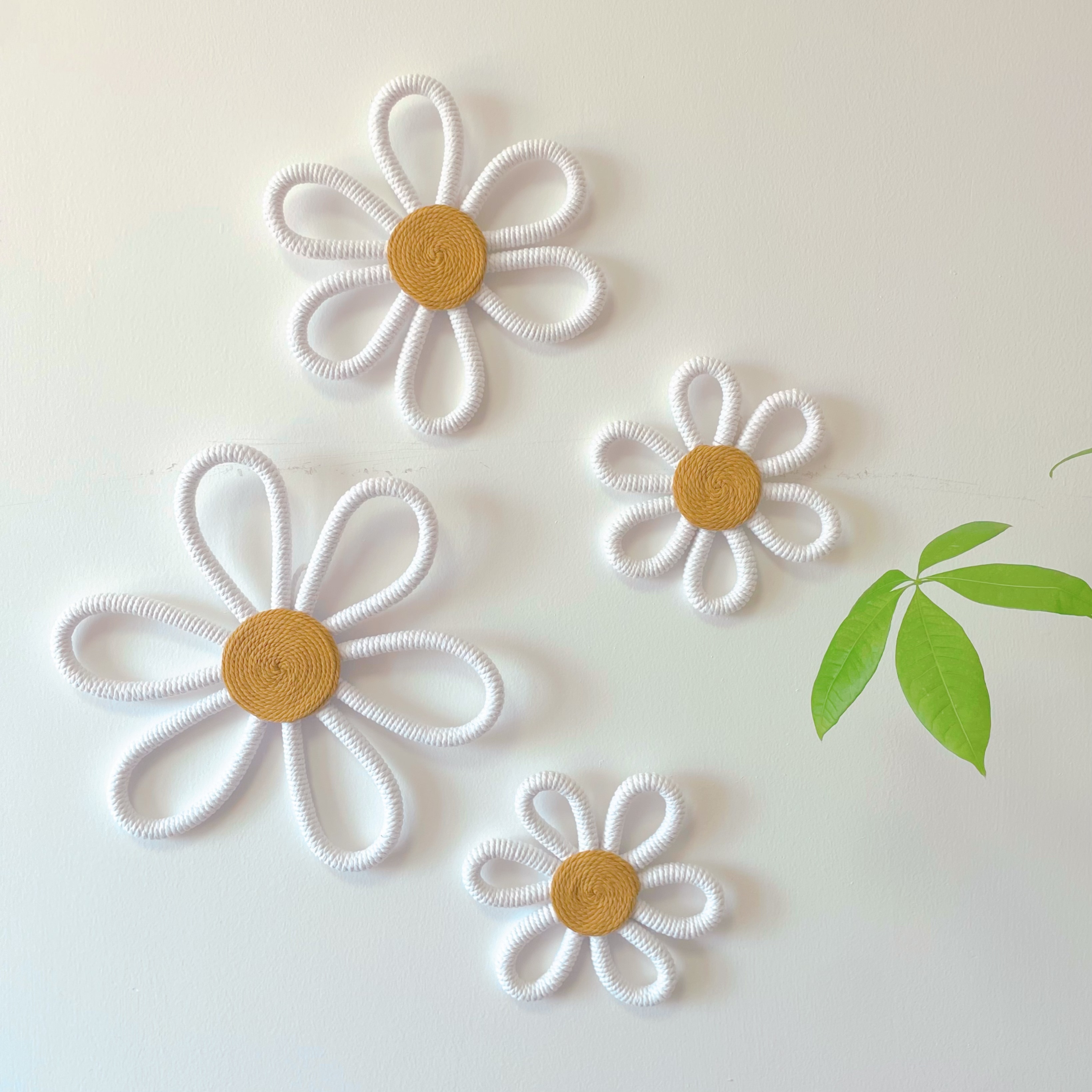 Image of 4pcs Set, White Floral Wall Decor, Romantic Bohemian Style Wall Decoration Daisy Petal Wall Hanging Wall Decoration Flower