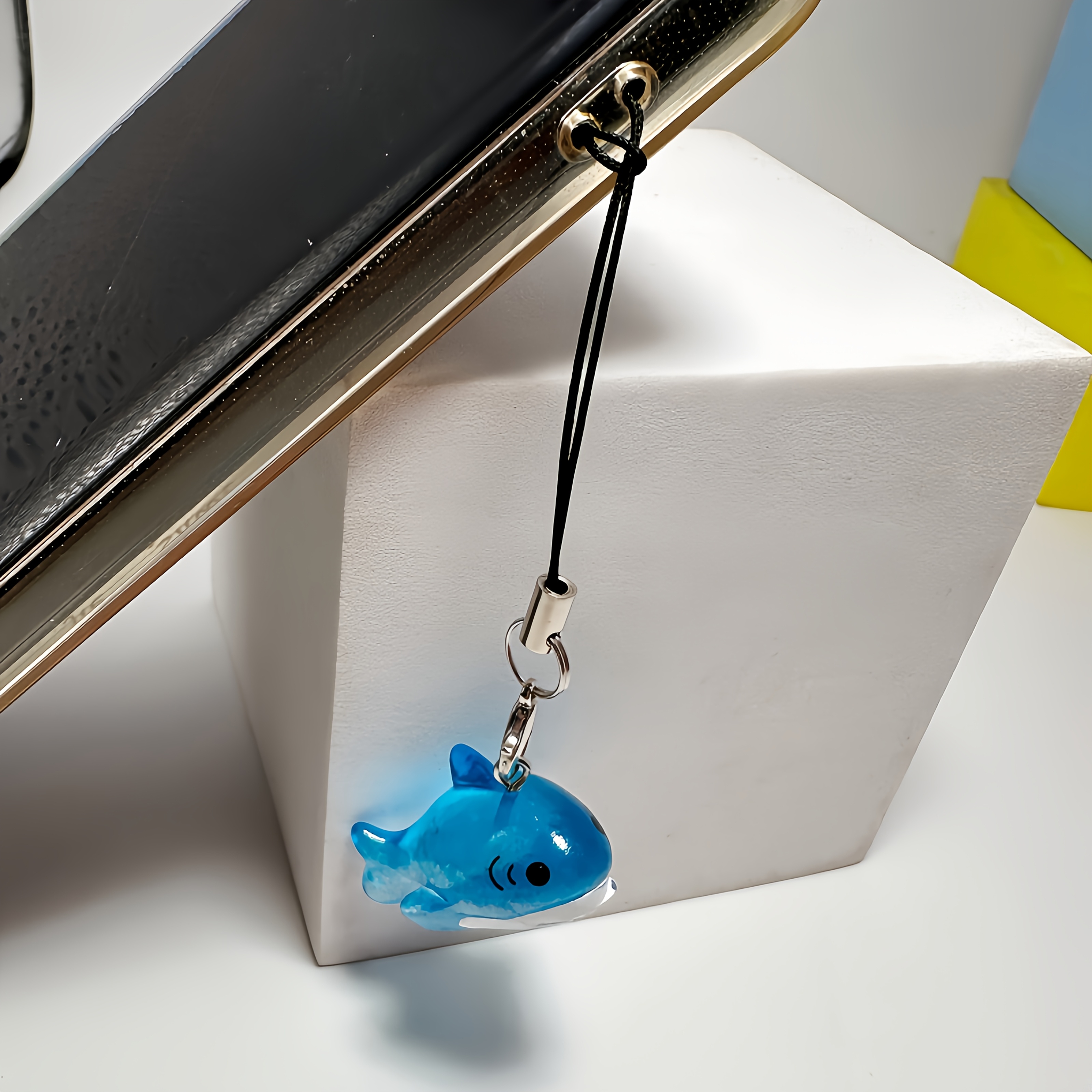 TEMU 1 cinturino per telefono a forma di squalo, elegante ciondolo a tema animali marini, accessorio per telefono, decorazione per telefono di