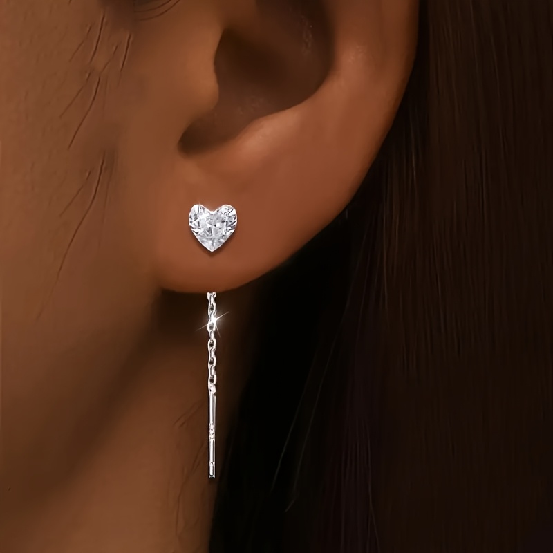 

A Pair Of Light Luxury Inlaid Synthetic Zirconia Earrings, Suitable For Daily Banquets, Weddings, And As A Valentine's Day Gift.