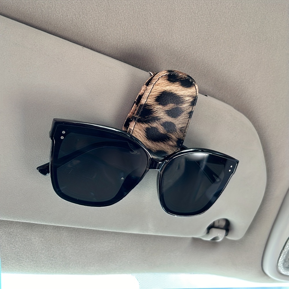 

Leopard Pattern Glasses Clip, Dominant And Beautiful Leather Fashion Glasses Clip, Strong Glasses Clip, Not Easy To Fall, Used To Hold Cards, , Bank Cards, Etc., And Preferential Car Interior