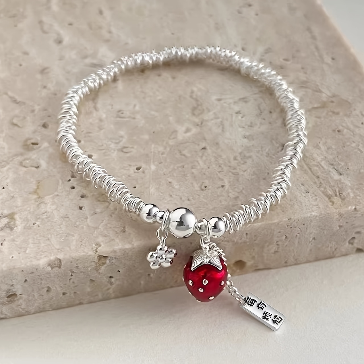 E-shop Wunderschönes, süßes geometrisches Perlen-Strawberry-Anhänger-Armband, Damenmode, neues Schmuckgeschenk, Party-Pulseras für Frauen, geeignet für