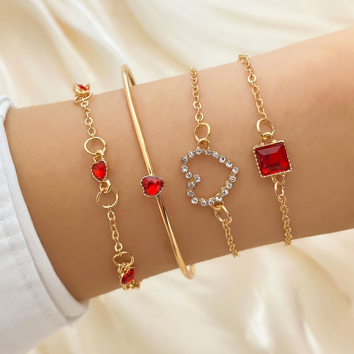 

Elegant 4pcs Red Heart Bracelet Set - Luxurious Alloy Open Cuff Bangles For Women, Parties & Celebrations