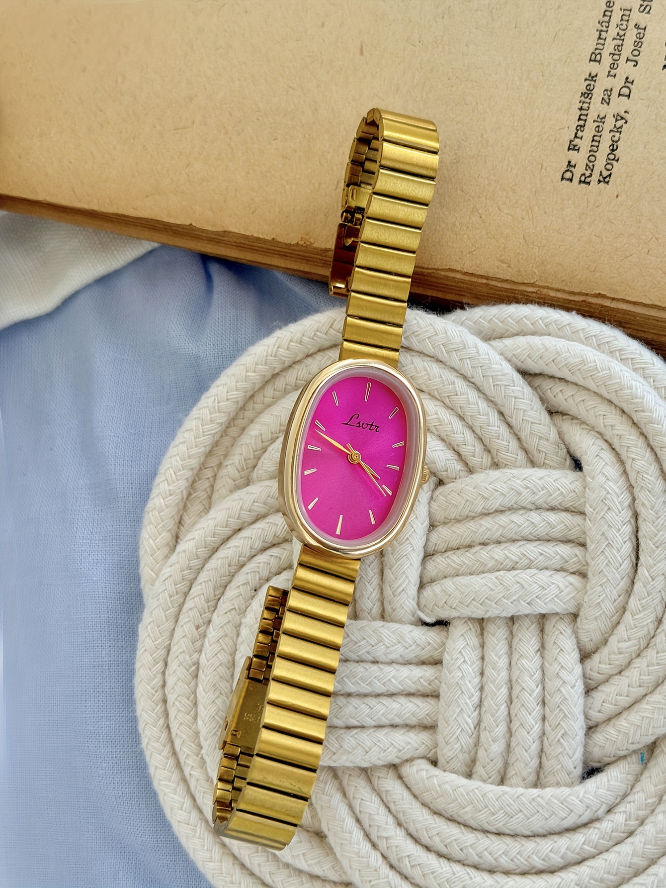 Vintage Golden-Tone Women's Quartz Watch - Chic Oval Stainless Steel Bracelet with Analog Display, Perfect for Daily Wear & Special Occasions like Valentine's, Easter, Mother's Day, Ramadan, and Eid - Simple, Luxurious Gift, Watch Accessories