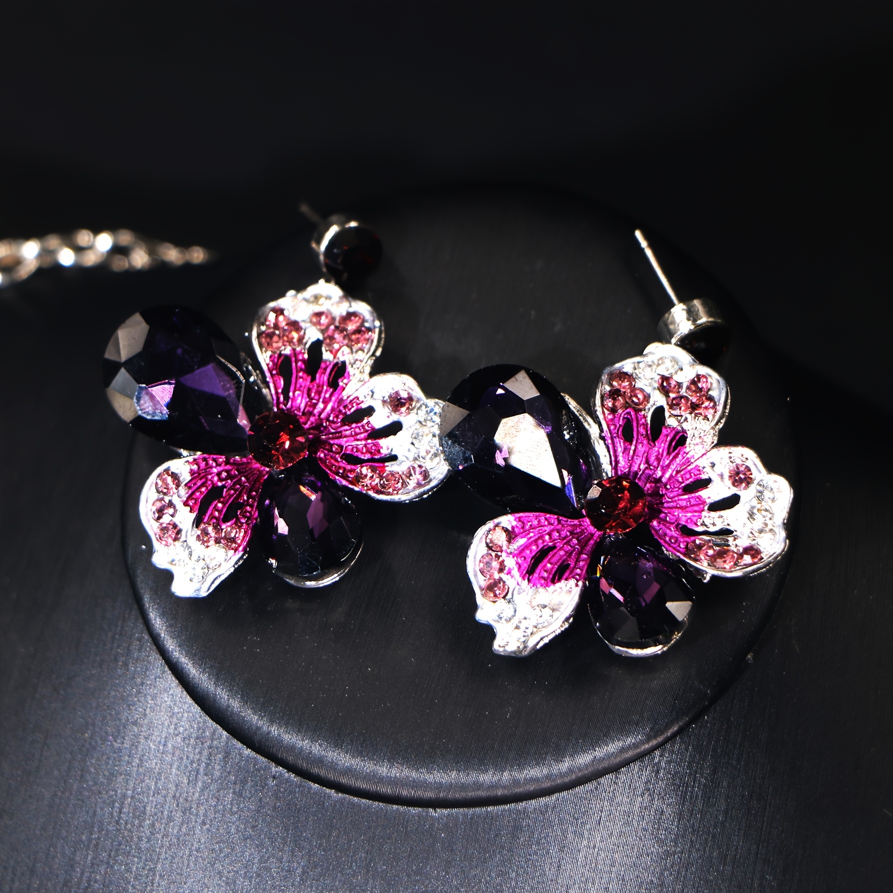 A Luxurious And Sparkling Floral Colored Necklace And Earring Set, Perfect for Brides, Wedding Jewelry, And Party Accessories with a Bling Effect.